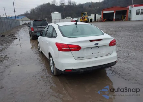 2016 Ford Focus Se z USA, uszkodzony, nr VIN 1FADP3F28GL274729